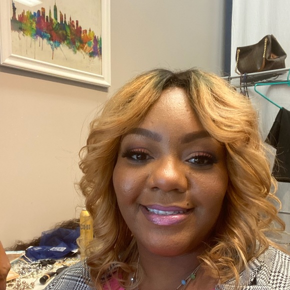 Hi Everyone Come on over and meet your posher ππ - Picture 2 of 4